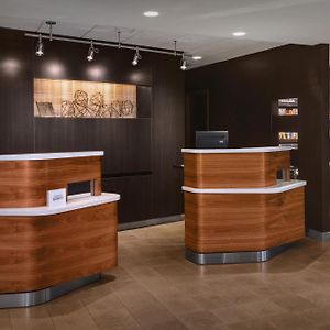 Courtyard By Marriott Mahwah